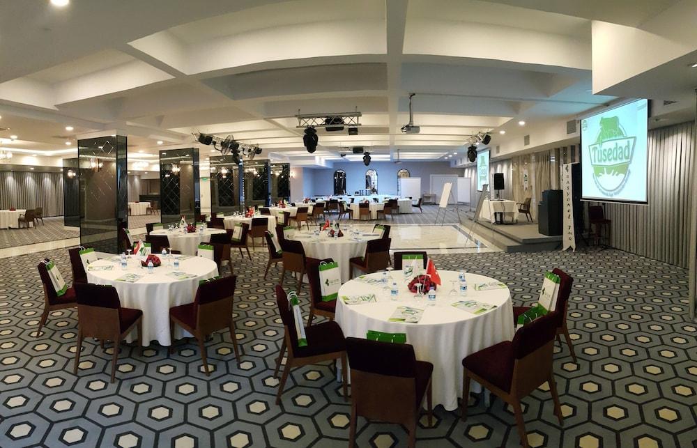 Montania Town Hotel Mudanya Buitenkant foto