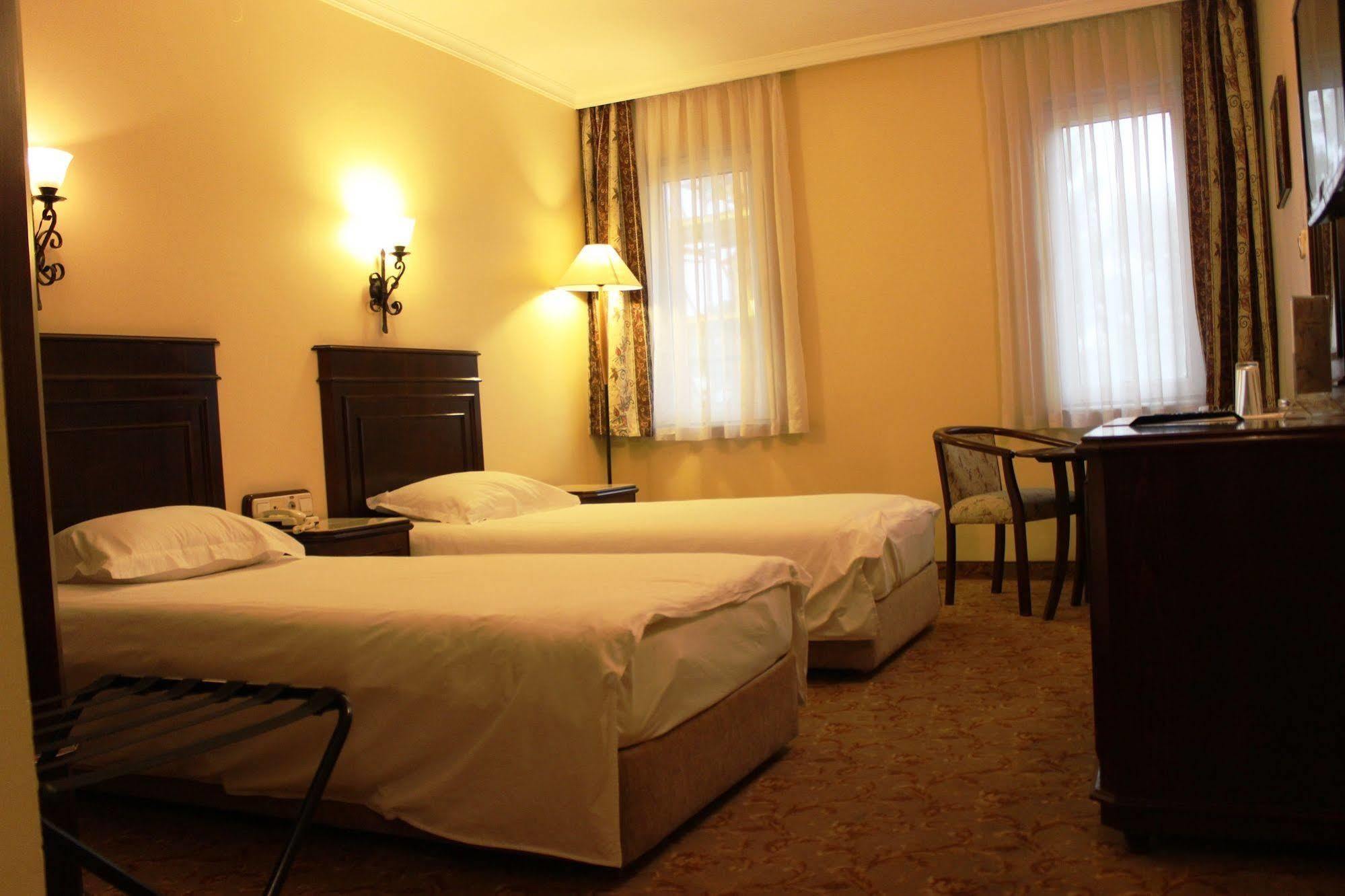 Montania Town Hotel Mudanya Buitenkant foto