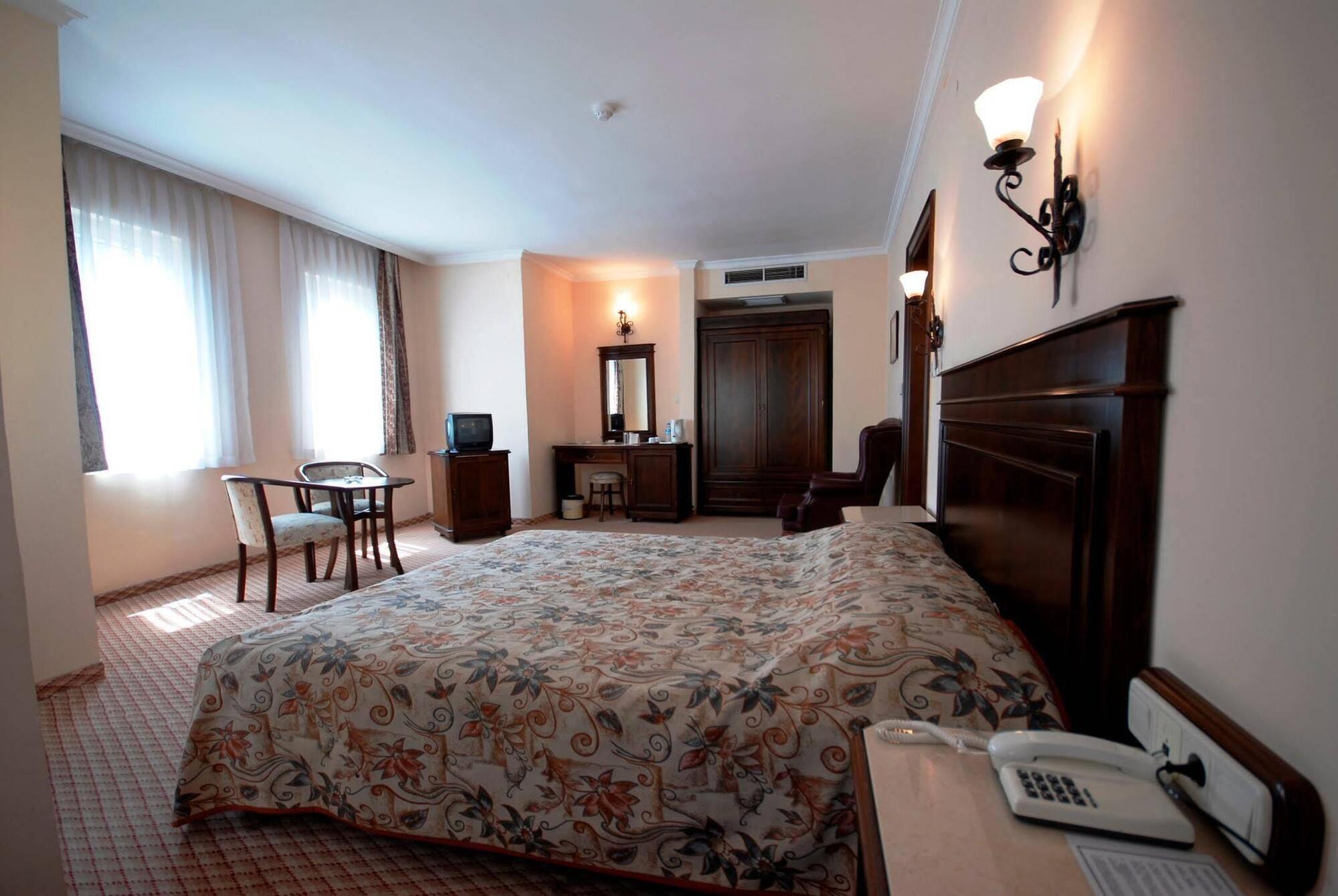 Montania Town Hotel Mudanya Buitenkant foto
