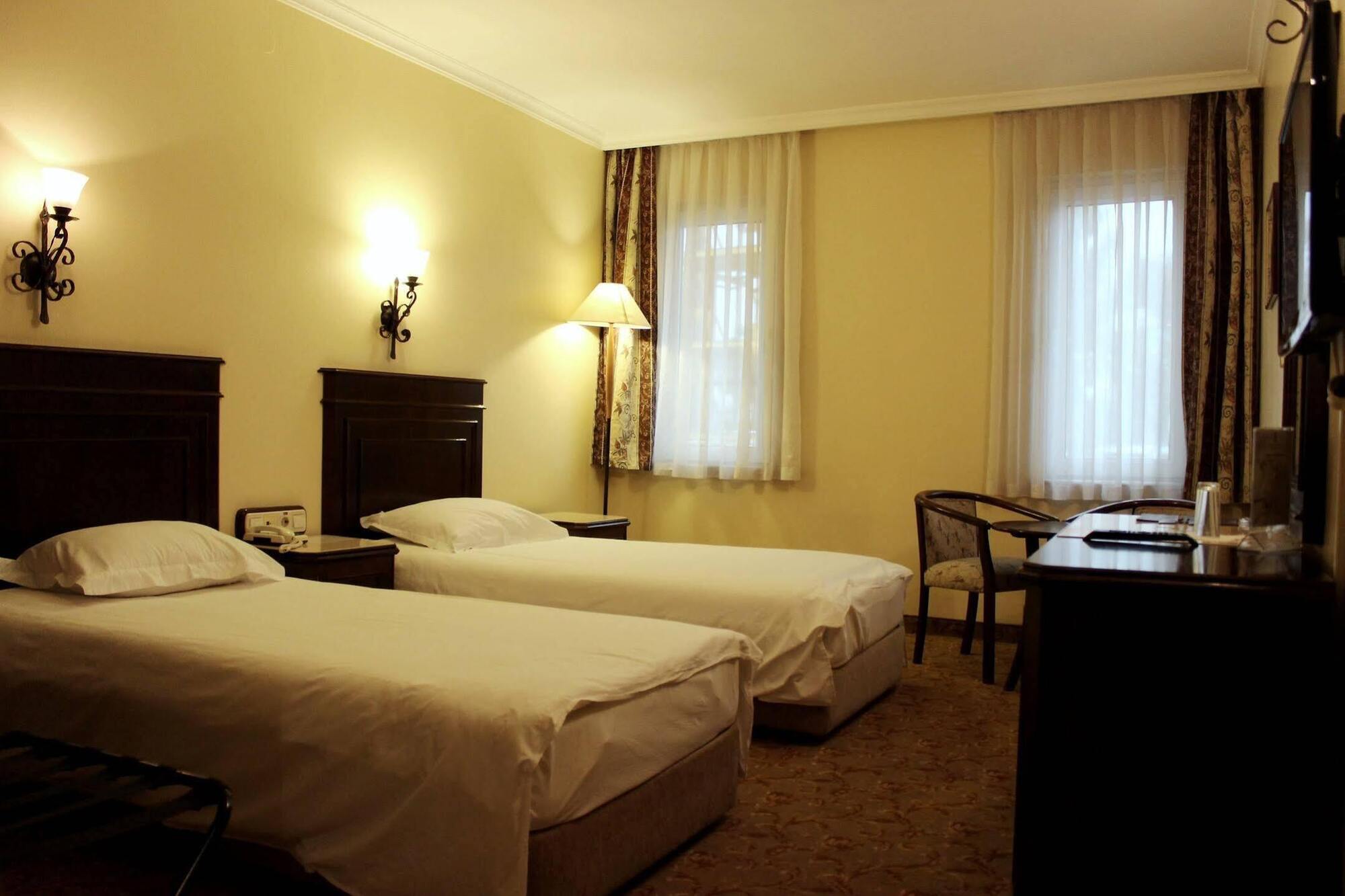 Montania Town Hotel Mudanya Buitenkant foto
